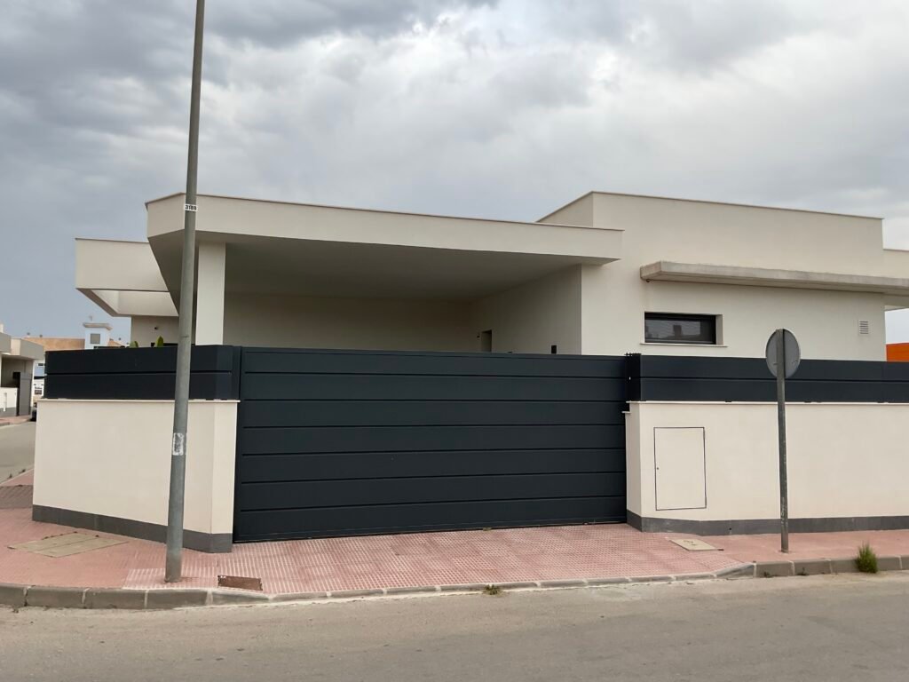 Valla , DOLERA Y MARTINEZ CARPINTERIA METALICA